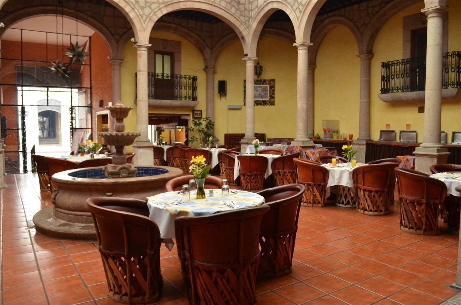 Restaurante en el patio colonial
